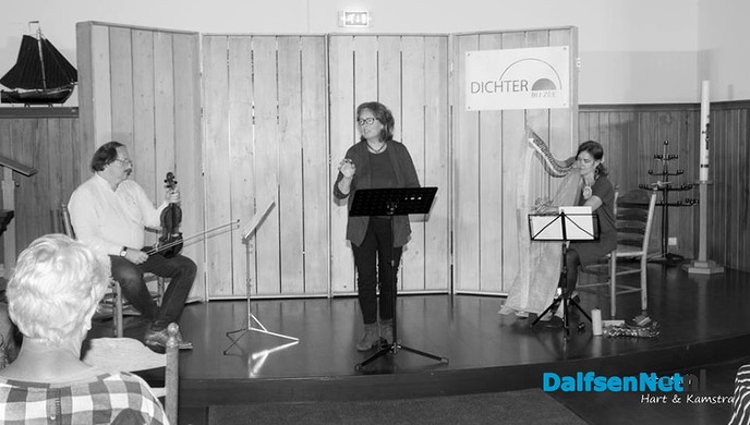 Dichteres Tineke de Boer leest voor - Foto: Ingezonden foto