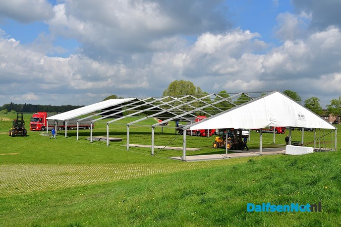 Voorbereidingen in volle gang, Oranjevereniging Dalfsen - Foto: Johan Bokma