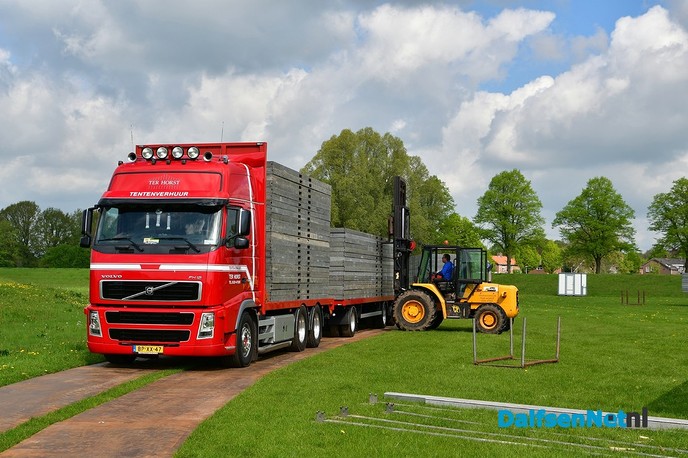 Voorbereidingen in volle gang, Oranjevereniging Dalfsen - Foto: Johan Bokma