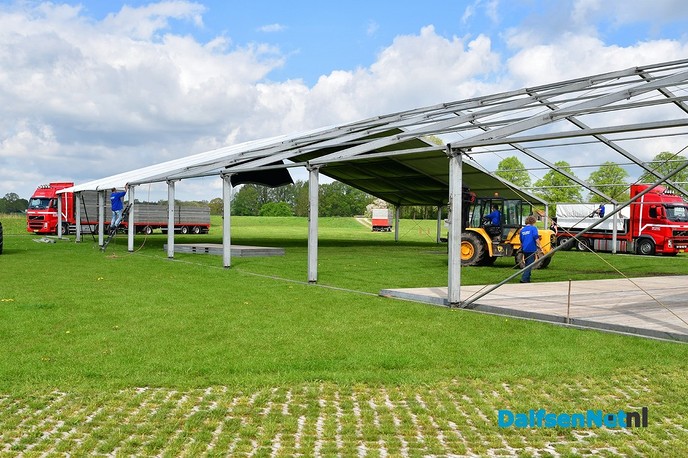 Voorbereidingen in volle gang, Oranjevereniging Dalfsen - Foto: Johan Bokma