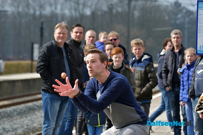 Spektakel op het perron bij het Oude Station - Foto: Johan Bokma