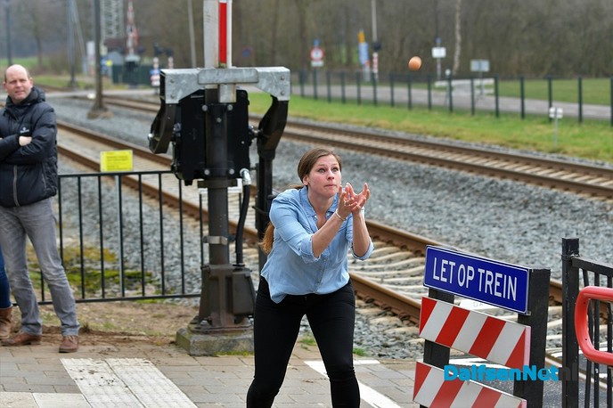 Spektakel op het perron bij het Oude Station - Foto: Johan Bokma