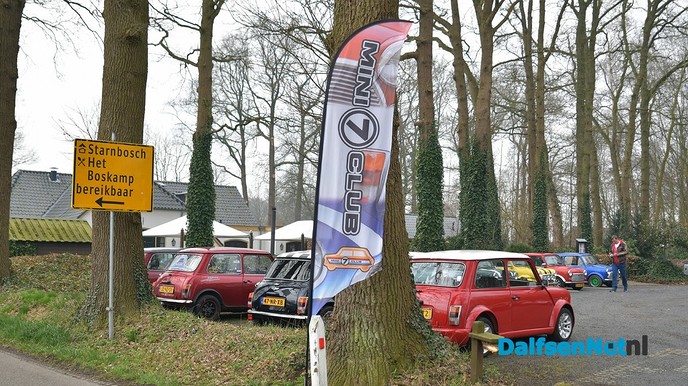 Minirijders starten paasrit bij de Witte Gans - Foto: Johan Bokma