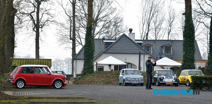 Minirijders starten paasrit bij de Witte Gans - Foto: Johan Bokma