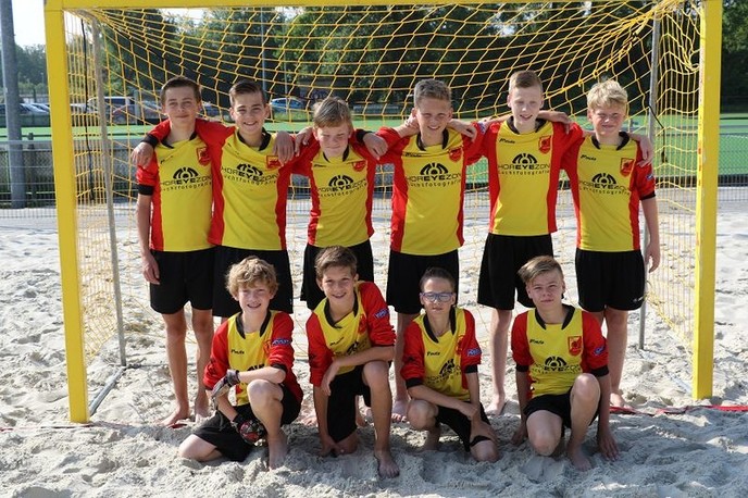 Dalfsen JO13-1 door naar NK Beachsoccer