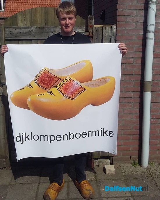Dj klompenboermike Verhaar is 18 jaar - Foto: Johan Bokma