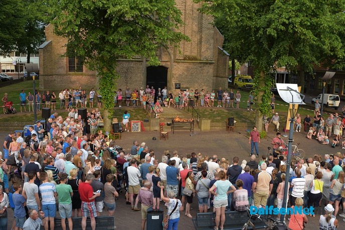 Kunsten op Straat vrijdagavond 1 juni in centrum Dalfsen - Foto: Johan Bokma
