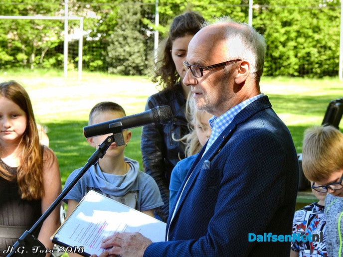 4 mei herdenking in Oudleusen. - Foto: H.G. Foto