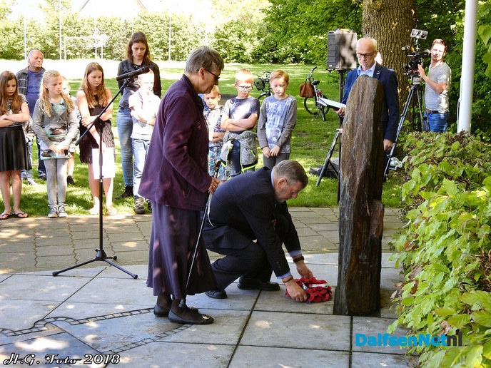 4 mei herdenking in Oudleusen. - Foto: H.G. Foto