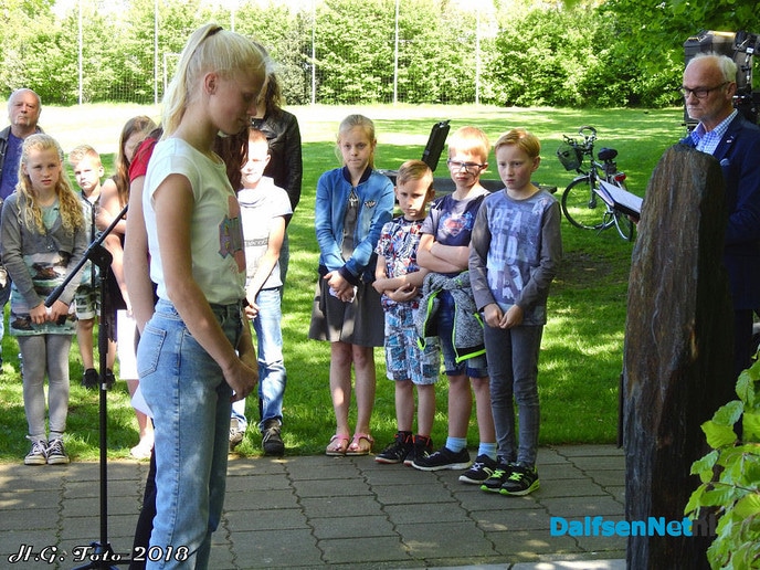 4 mei herdenking in Oudleusen. - Foto: H.G. Foto