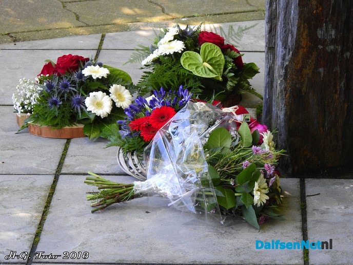 4 mei herdenking in Oudleusen. - Foto: H.G. Foto