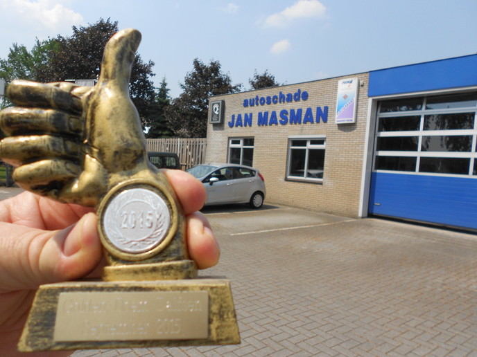 De Golden doem nog steeds prominent op de balie