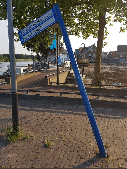 Verkeersbord aangereden - Foto: Politie Dalfsen