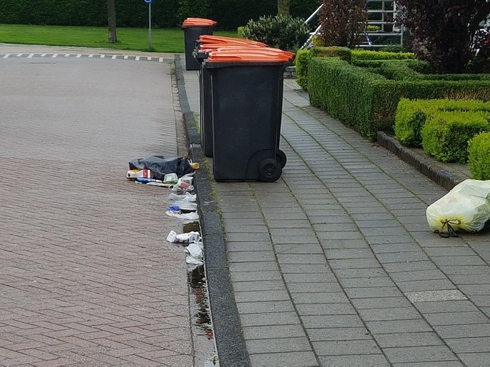 Plastic uit de bakken - Foto: Gemeente Dalfsen
