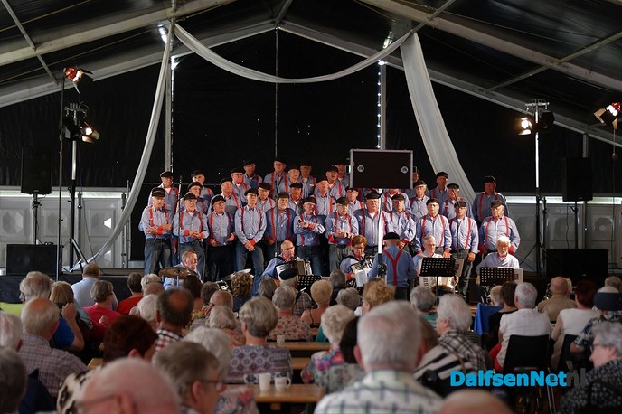 Damovo start met Shantykoor de Stuwzangers - Foto: Johan Bokma