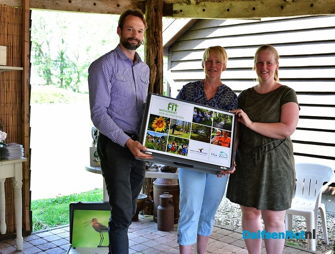 Natuur en Milieu Overijssel overhandigt educatieve natuurkist aan Zorgspectrum Het Zand - Foto: Johan Bokma