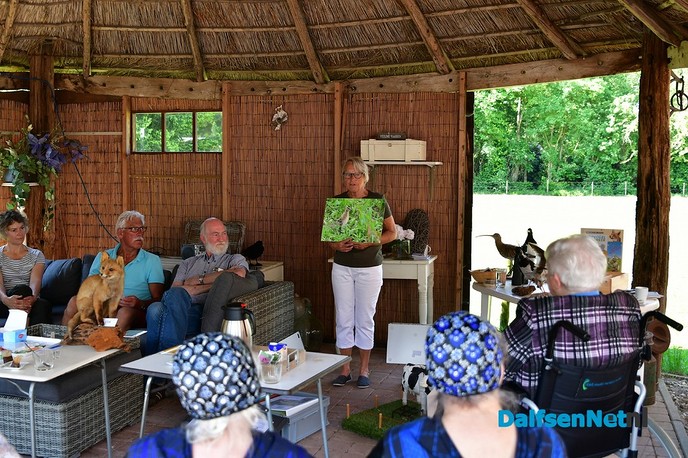 Natuur en Milieu Overijssel overhandigt educatieve natuurkist aan Zorgspectrum Het Zand - Foto: Johan Bokma