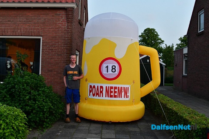 Dj klompenboermike Verhaar is 18 jaar - Foto: Johan Bokma