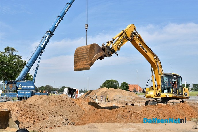 Duikerelementen plaatsen Dalfserveldwetering Hessenweg - Foto: Johan Bokma