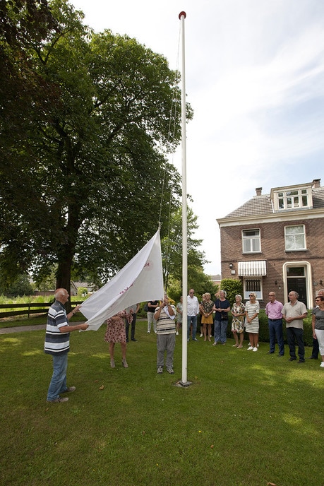 Het nieuwe logo is gehesen bij hospice - Foto: Geert Bistervels