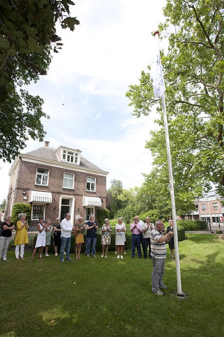 Het nieuwe logo is gehesen bij hospice - Foto: Geert Bistervels