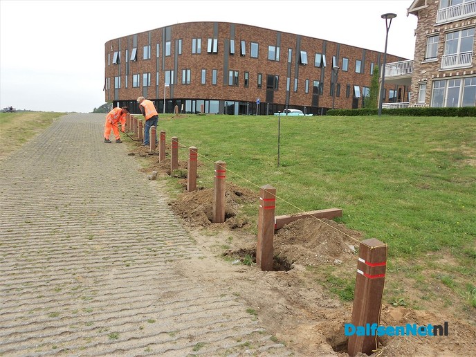 Palen om boten vast te leggen bij hoogwater
