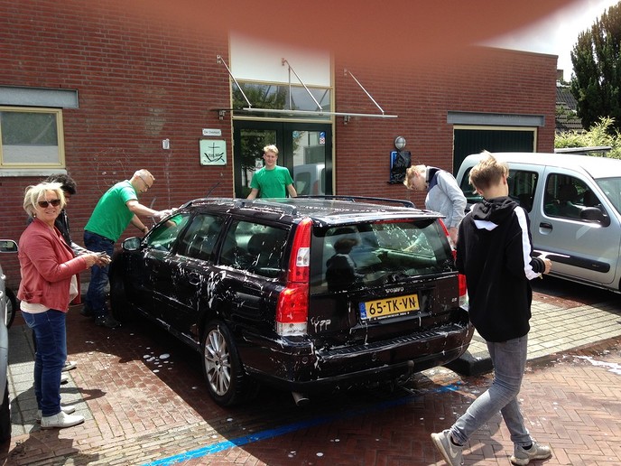 Auto wassen voor een goed doel - Foto: Eigen geleverde foto
