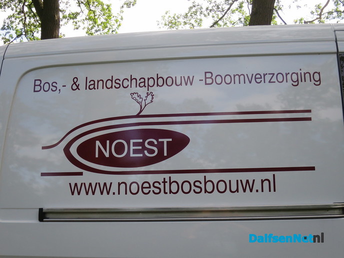Groot onderhoud aan de Bergerallee. - Foto: Wim
