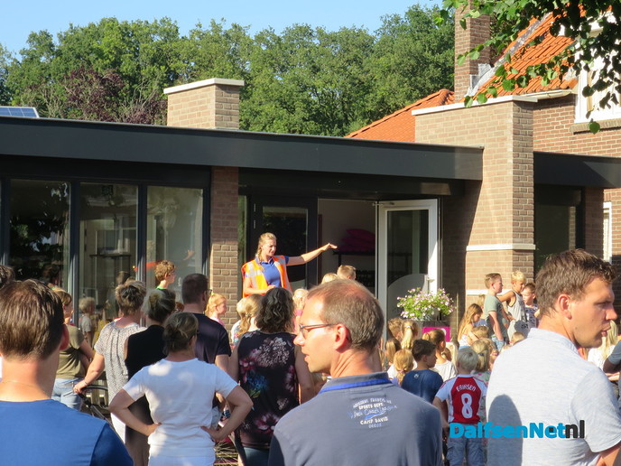Het Sproeifeest Hoonhorst is vanavond officieel gestart - Foto: Wim
