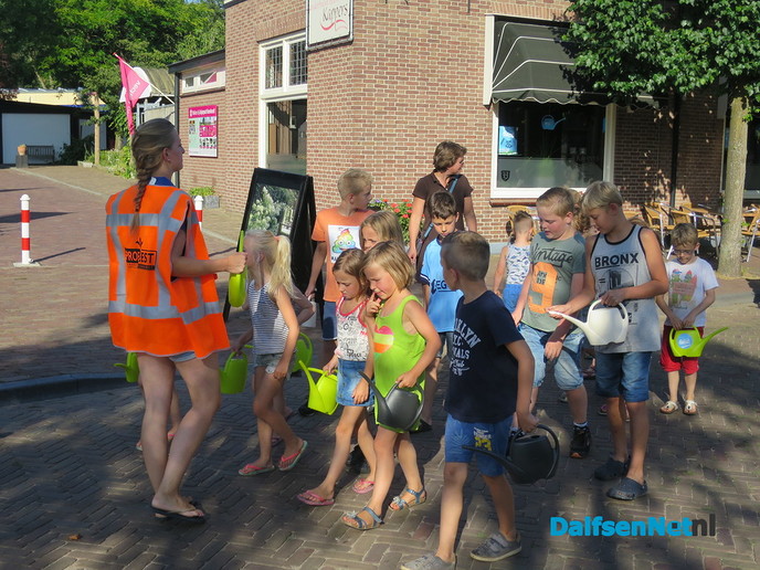 Het Sproeifeest Hoonhorst is vanavond officieel gestart - Foto: Wim