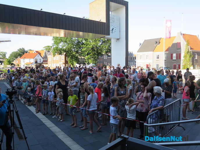 Uitreiking medailles voor de 361 deelnemende kinderen - Foto: Wim
