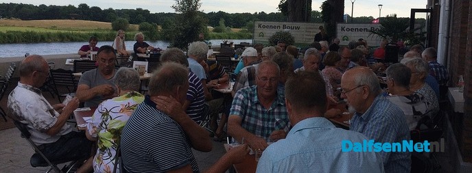 Nog enkele plekken vrij bij het klaverjassen aan de kade. - Foto: Ingezonden foto
