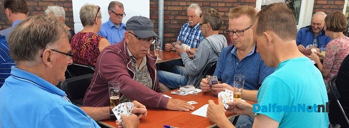 Nog enkele plekken vrij bij het klaverjassen aan de kade. - Foto: Ingezonden foto