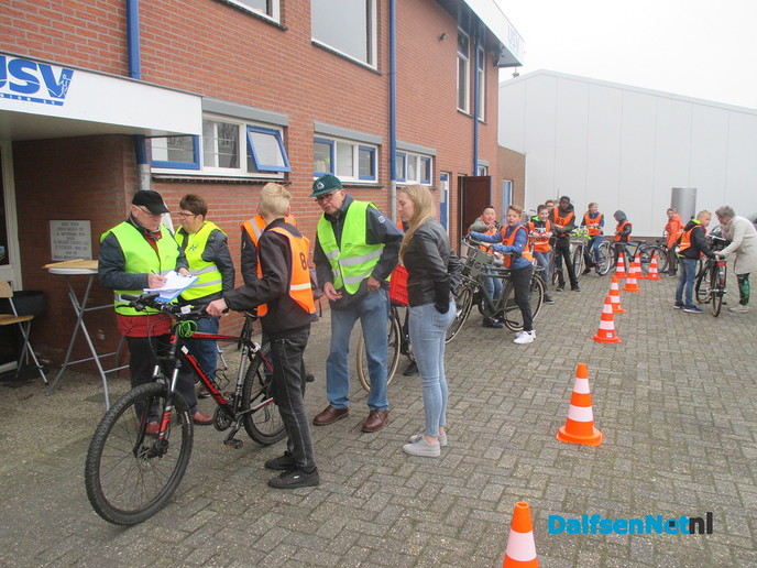 Verkeersexamen afgesloten met diploma - Foto: Ingezonden foto