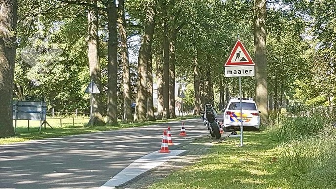 Motorrijder uit Heeten onderuit op de Rechterensedijk - Foto: Politie Dalfsen