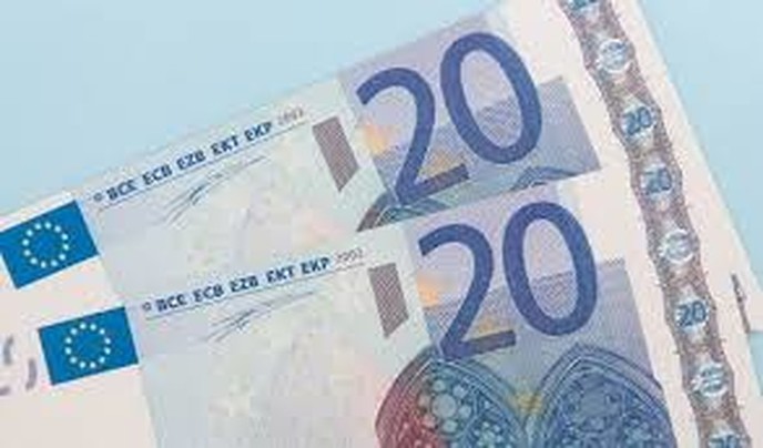 Bezoeker laat geld liggen