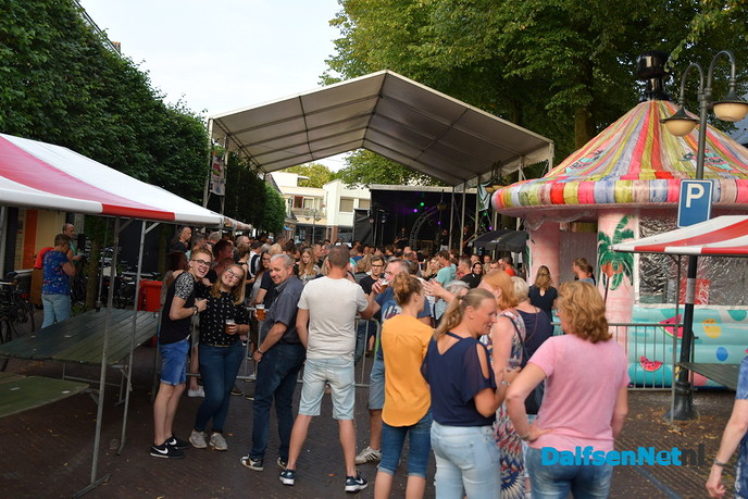 Oude tijden herleven op het Kerkplein bij Nikki’s - Foto: Johan Bokma