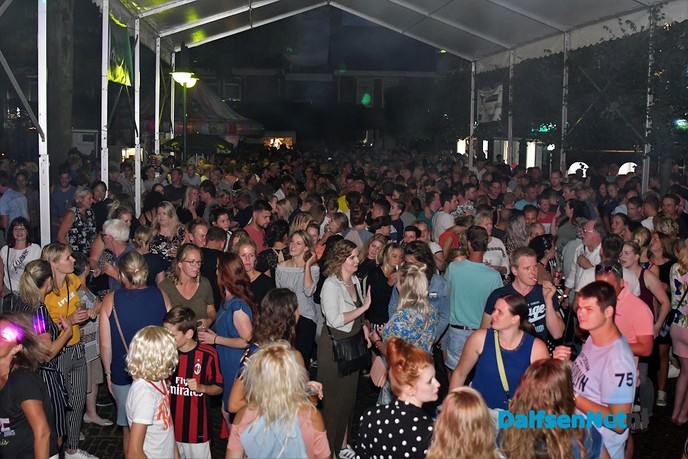 Oude tijden herleven op het Kerkplein bij Nikki’s - Foto: Johan Bokma
