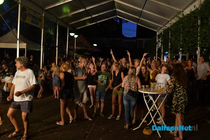 Een subtropisch Kerkplein tijdens House of Rock bij Nikki’s - Foto: Johan Bokma