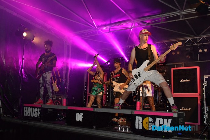 Een subtropisch Kerkplein tijdens House of Rock bij Nikki’s - Foto: Johan Bokma