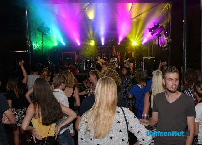 Een subtropisch Kerkplein tijdens House of Rock bij Nikki’s - Foto: Johan Bokma