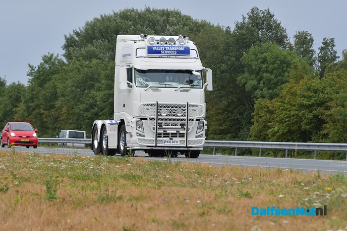 Publiek geniet langs A28 van uittocht Truckstar Festival - Foto: Johan Bokma