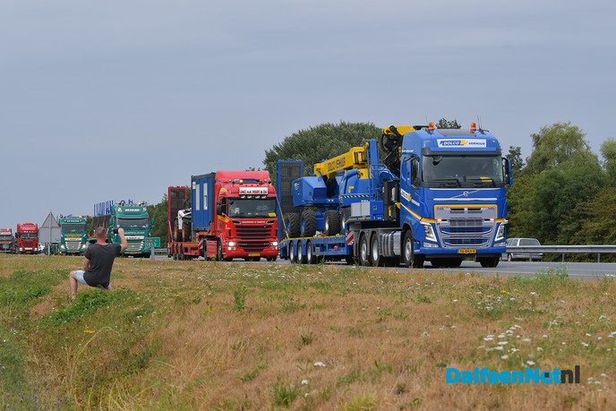 Publiek geniet langs A28 van uittocht Truckstar Festival - Foto: Johan Bokma