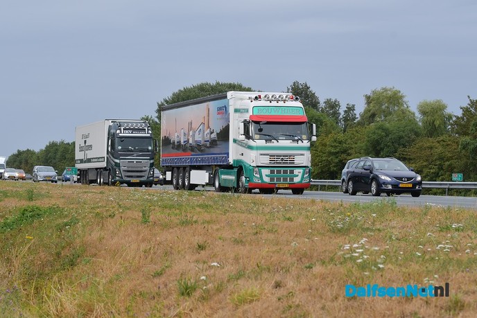 Publiek geniet langs A28 van uittocht Truckstar Festival - Foto: Johan Bokma