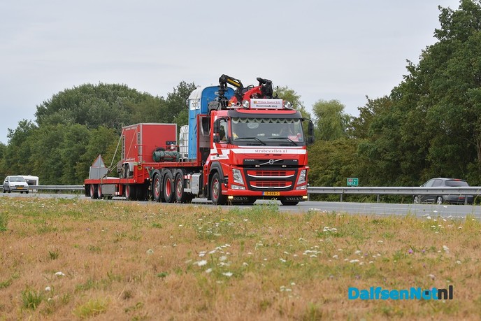 Publiek geniet langs A28 van uittocht Truckstar Festival - Foto: Johan Bokma