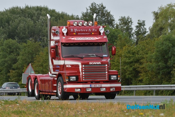 Publiek geniet langs A28 van uittocht Truckstar Festival - Foto: Johan Bokma