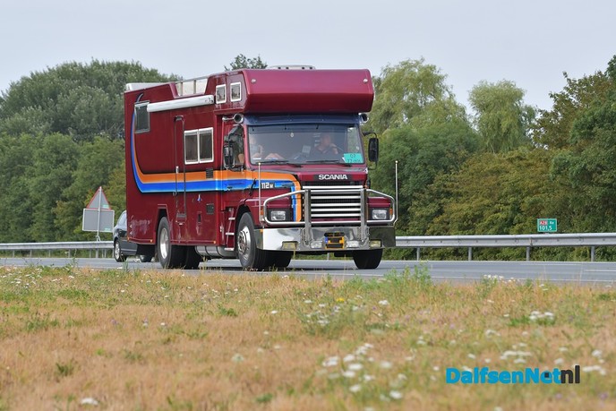 Publiek geniet langs A28 van uittocht Truckstar Festival - Foto: Johan Bokma