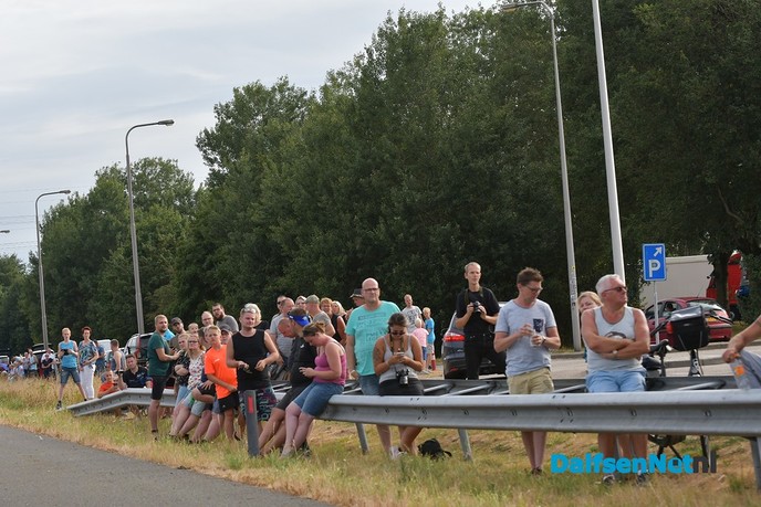 Publiek geniet langs A28 van uittocht Truckstar Festival - Foto: Johan Bokma