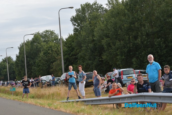 Publiek geniet langs A28 van uittocht Truckstar Festival - Foto: Johan Bokma