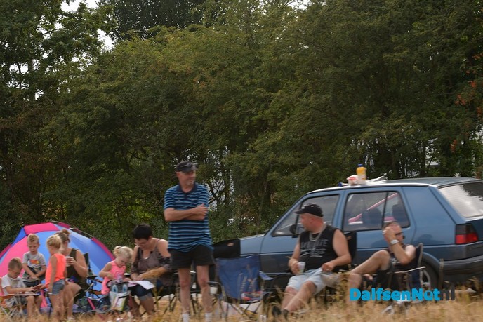 Publiek geniet langs A28 van uittocht Truckstar Festival - Foto: Johan Bokma